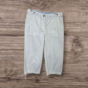 ⭐️Van Heusen White Capris Size 6